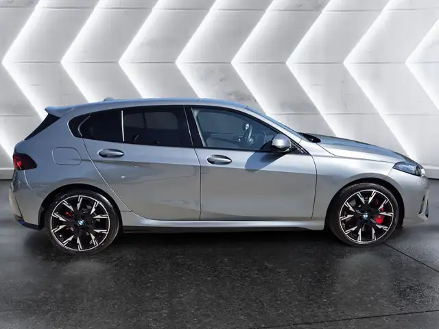 BMW 1 Series view 5