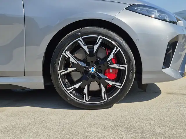 BMW 1 Series view 13