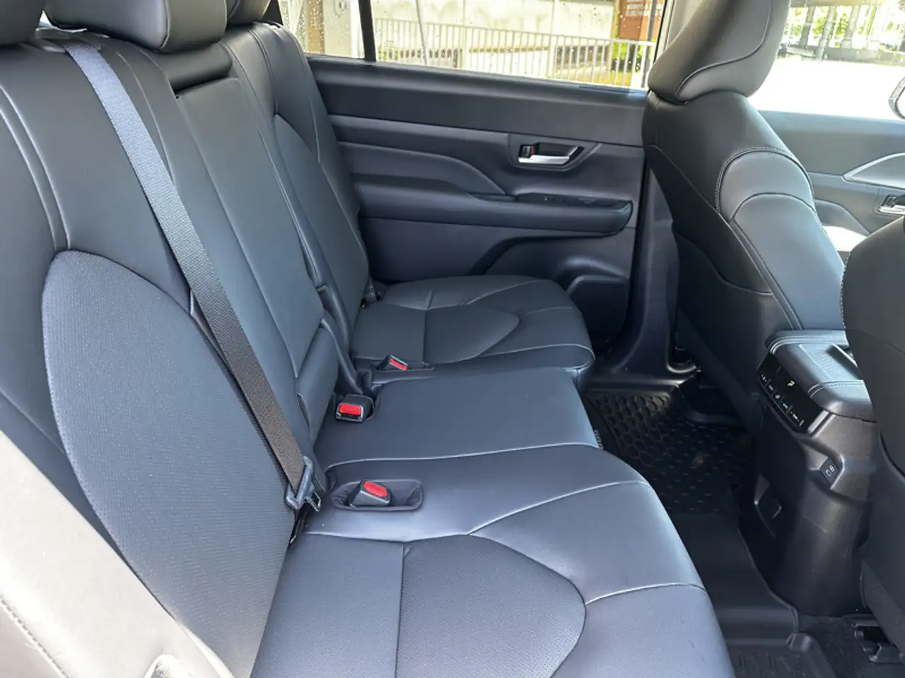 Toyota Grand Highlander снимка Toyota Grand Highlander