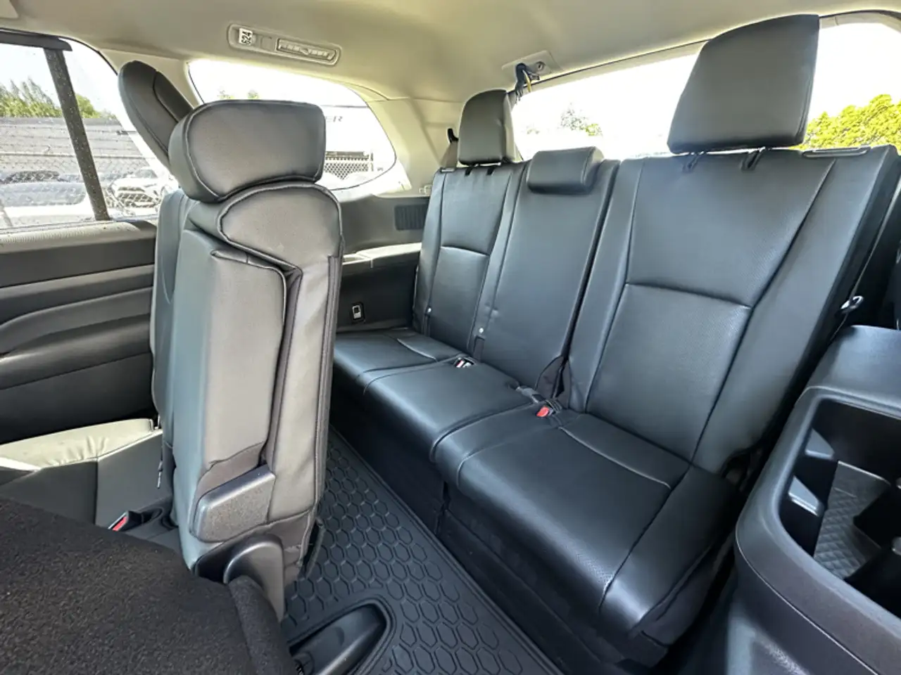 Toyota Grand Highlander снимка Toyota Grand Highlander