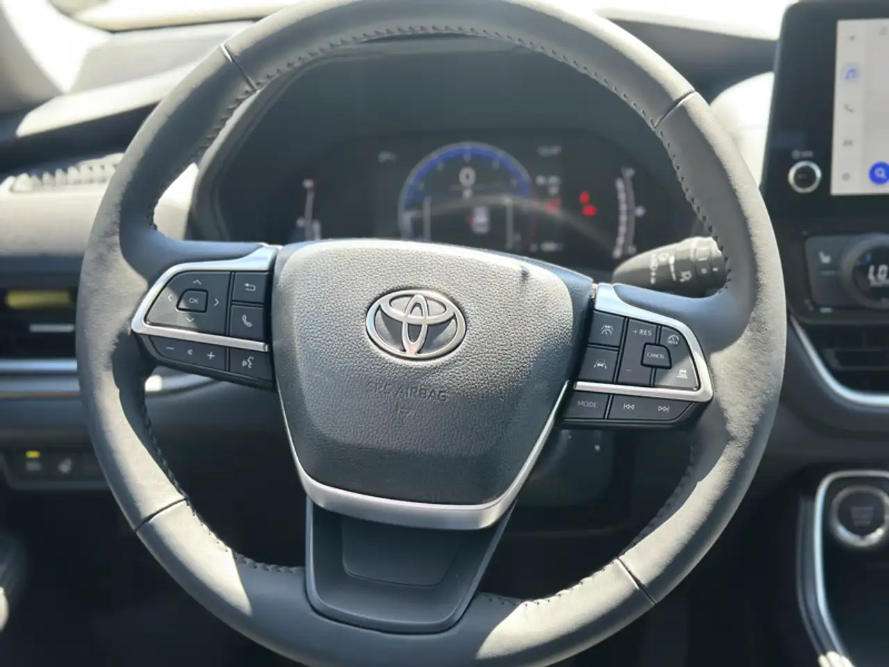Toyota Grand Highlander снимка Toyota Grand Highlander