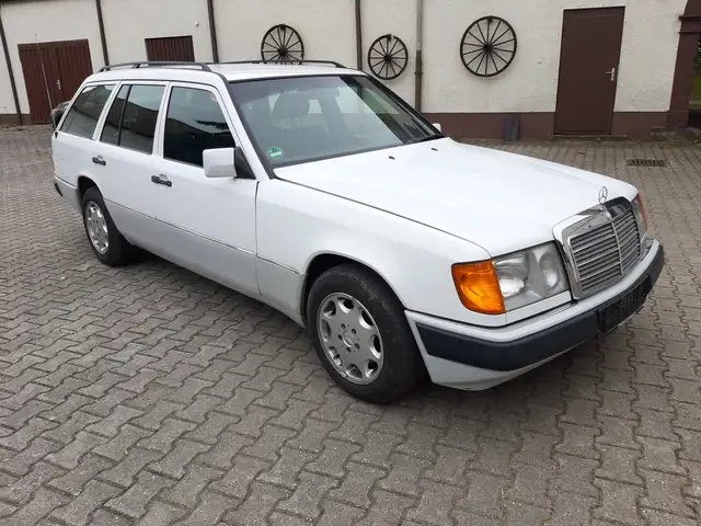 Mercedes-Benz E 220 TE Euro 2 Klima