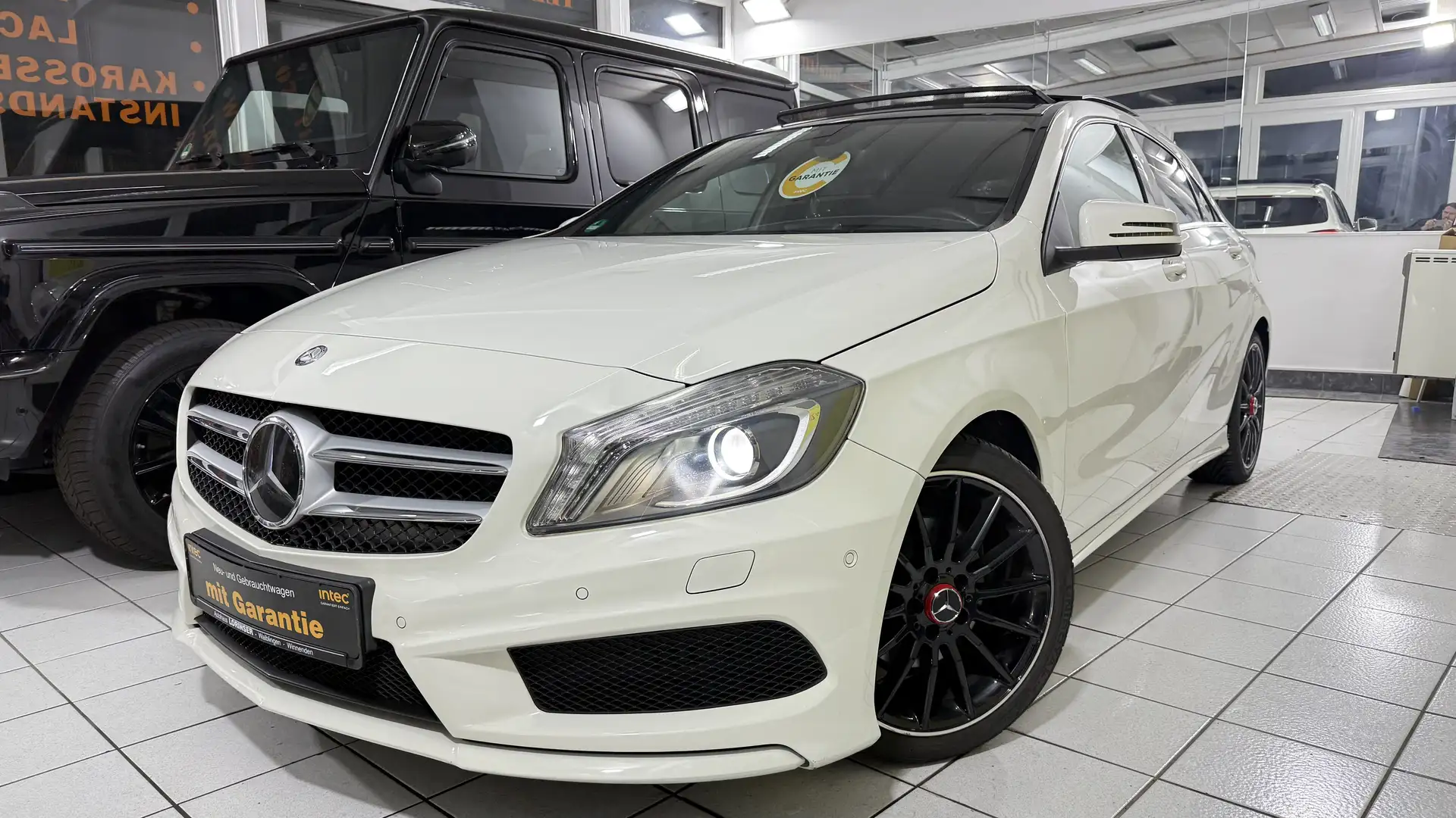 Mercedes-Benz A 180 AMG LINE 2.HD BI-XENON PANO 18ZOLL NAVI GARANTIE Blanc - 1