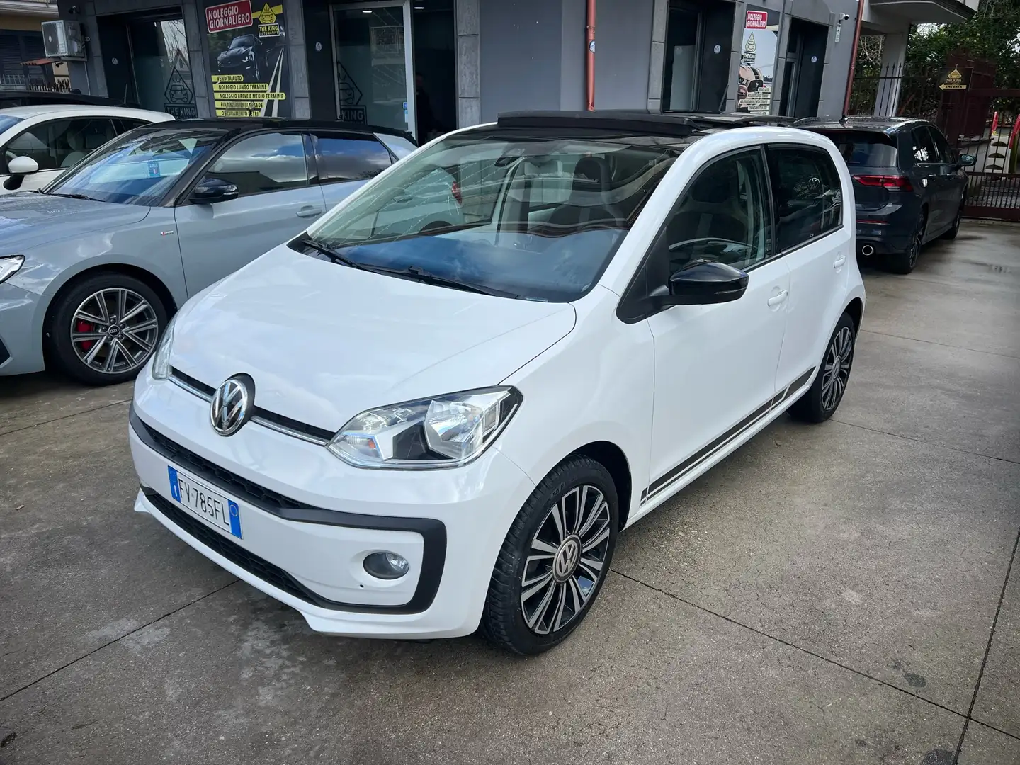 Volkswagen up! 5p 1.0 eco High 68cv * TETTO APRIBILE* - 2