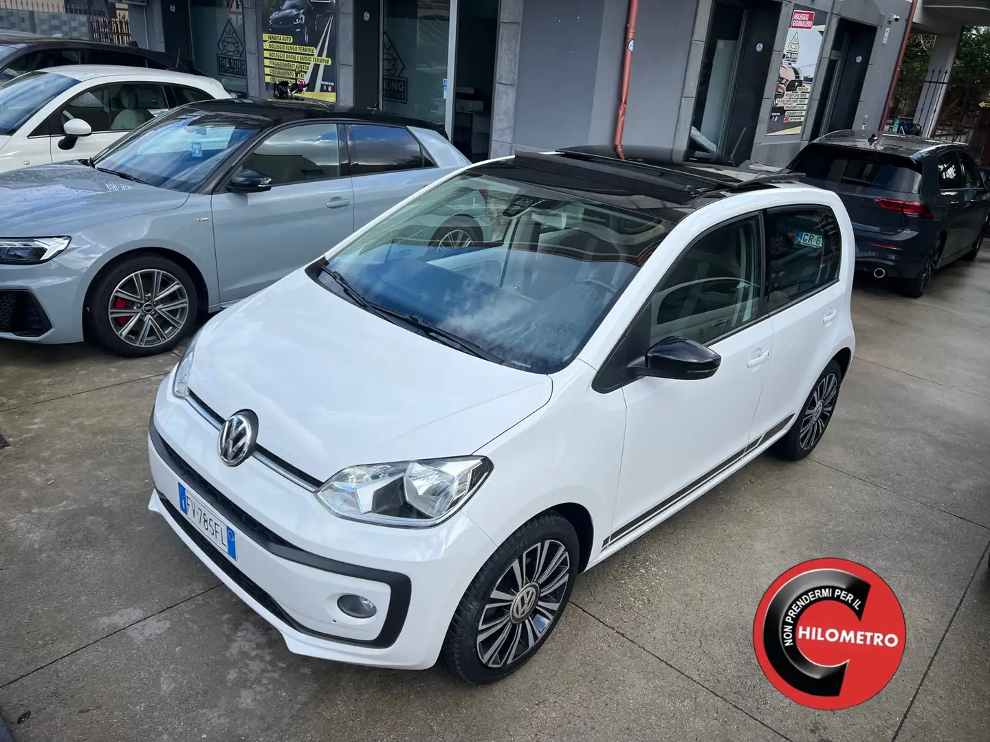 Volkswagen up! 5p 1.0 eco High 68cv * TETTO APRIBILE* - 1
