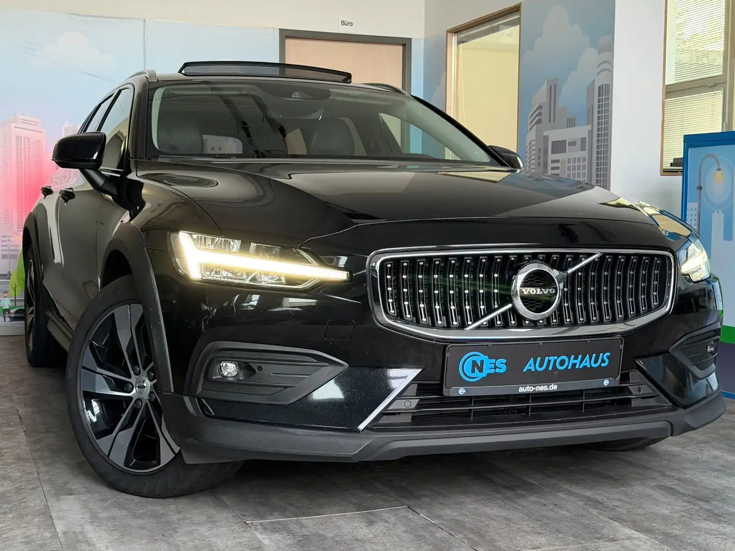 Volvo V60 Cross Country V60 CROSS COUNTRY PRO B4 AWD*PANO*HARMAN*KAM*LED Negru - 2