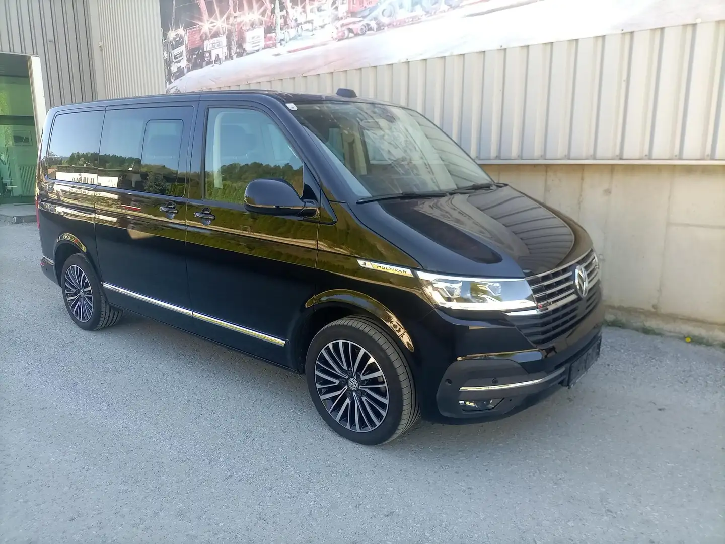 Volkswagen T6.1 Multivan T6.1 Multivan Highline TDI 4Motion DSG Schwarz - 1