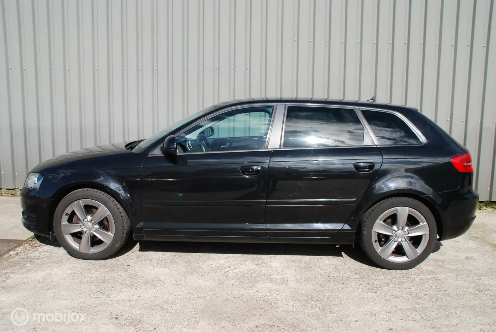 Audi A3 Sportback 1.8 TFSI Ambition Pro Line Business Zwart - 2