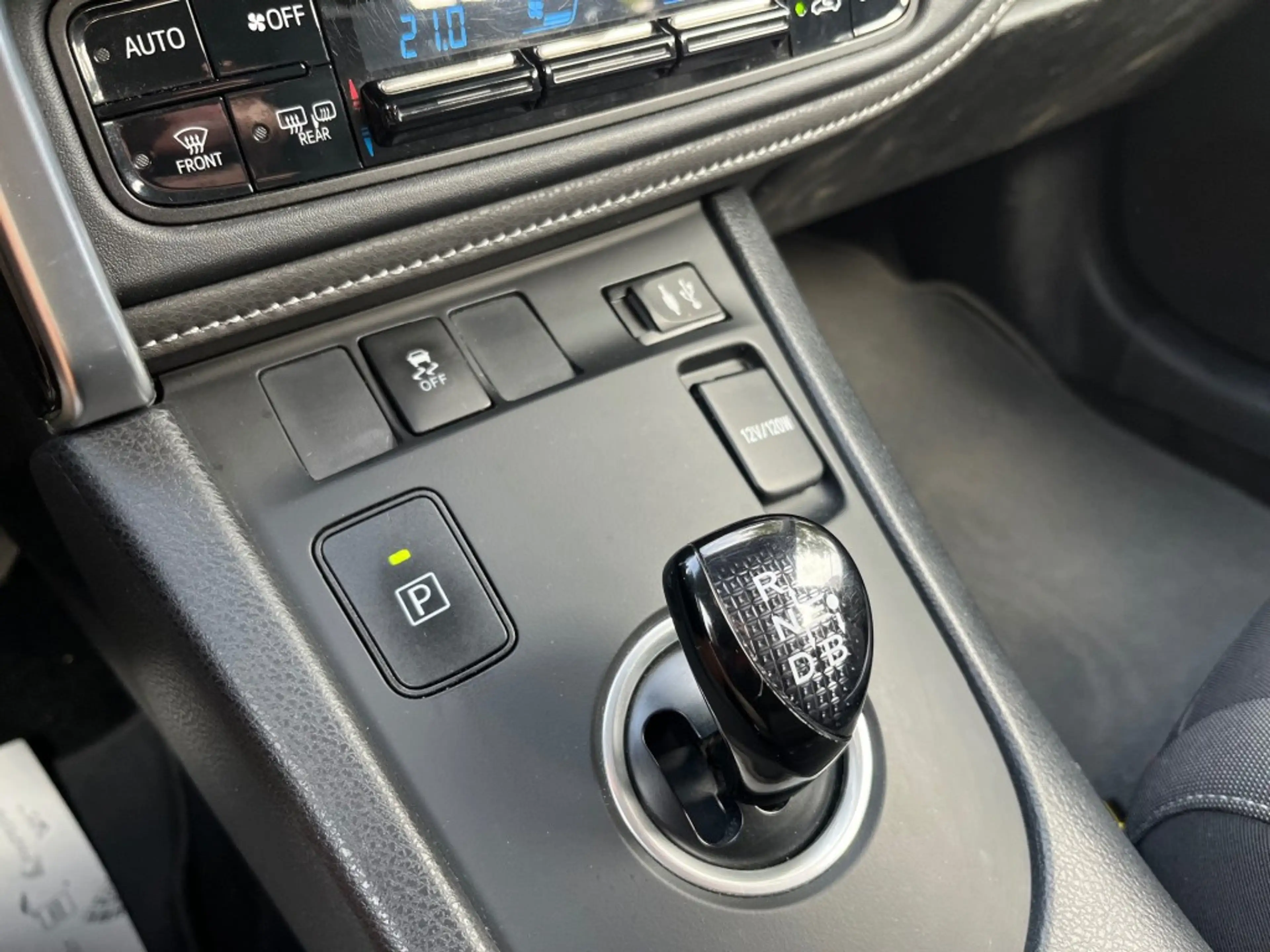 Toyota Auris 1.8 HYBRID AUTOMAAT / NAVI / CAMERA / DAB / CRUISE — photo 12