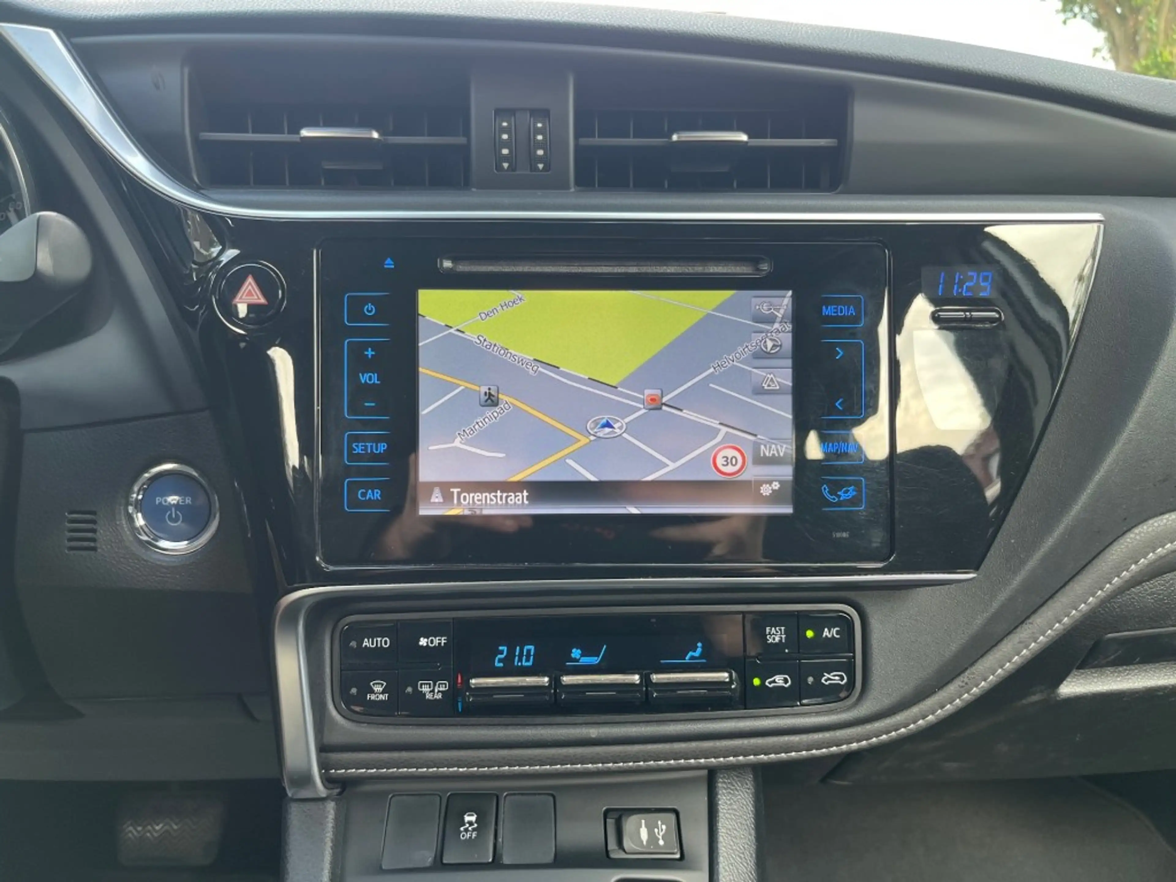 Toyota Auris 1.8 HYBRID AUTOMAAT / NAVI / CAMERA / DAB / CRUISE — photo 9