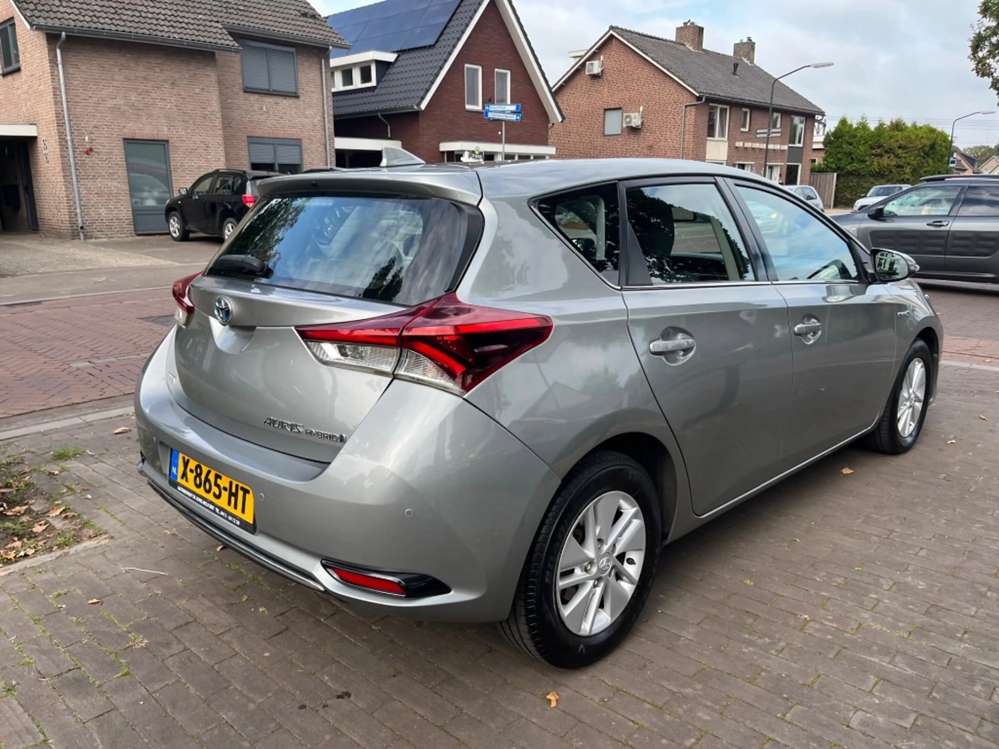 Toyota Auris 1.8 HYBRID AUTOMAAT / NAVI / CAMERA / DAB / CRUISE — photo 6
