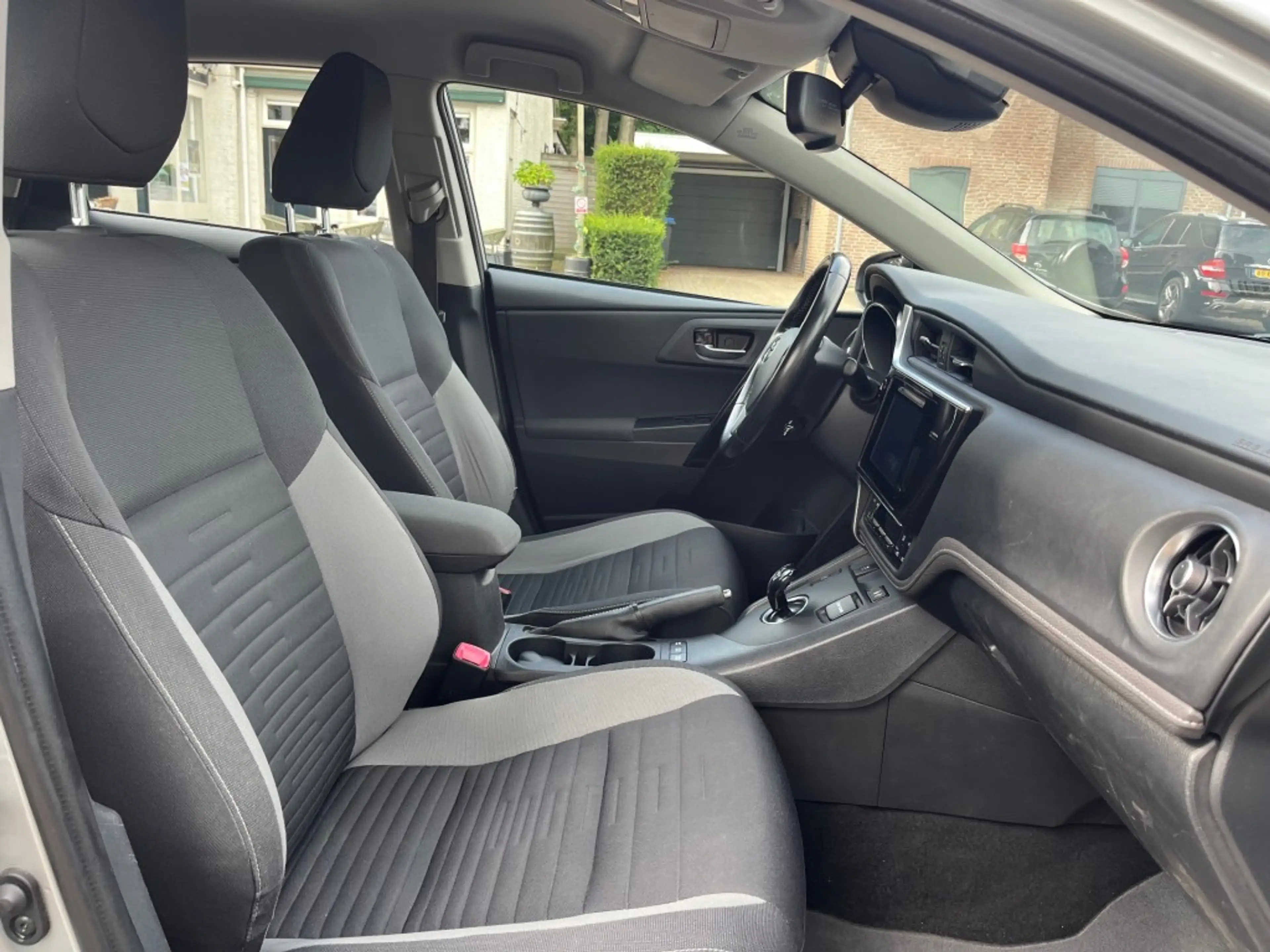 Toyota Auris 1.8 HYBRID AUTOMAAT / NAVI / CAMERA / DAB / CRUISE — photo 7