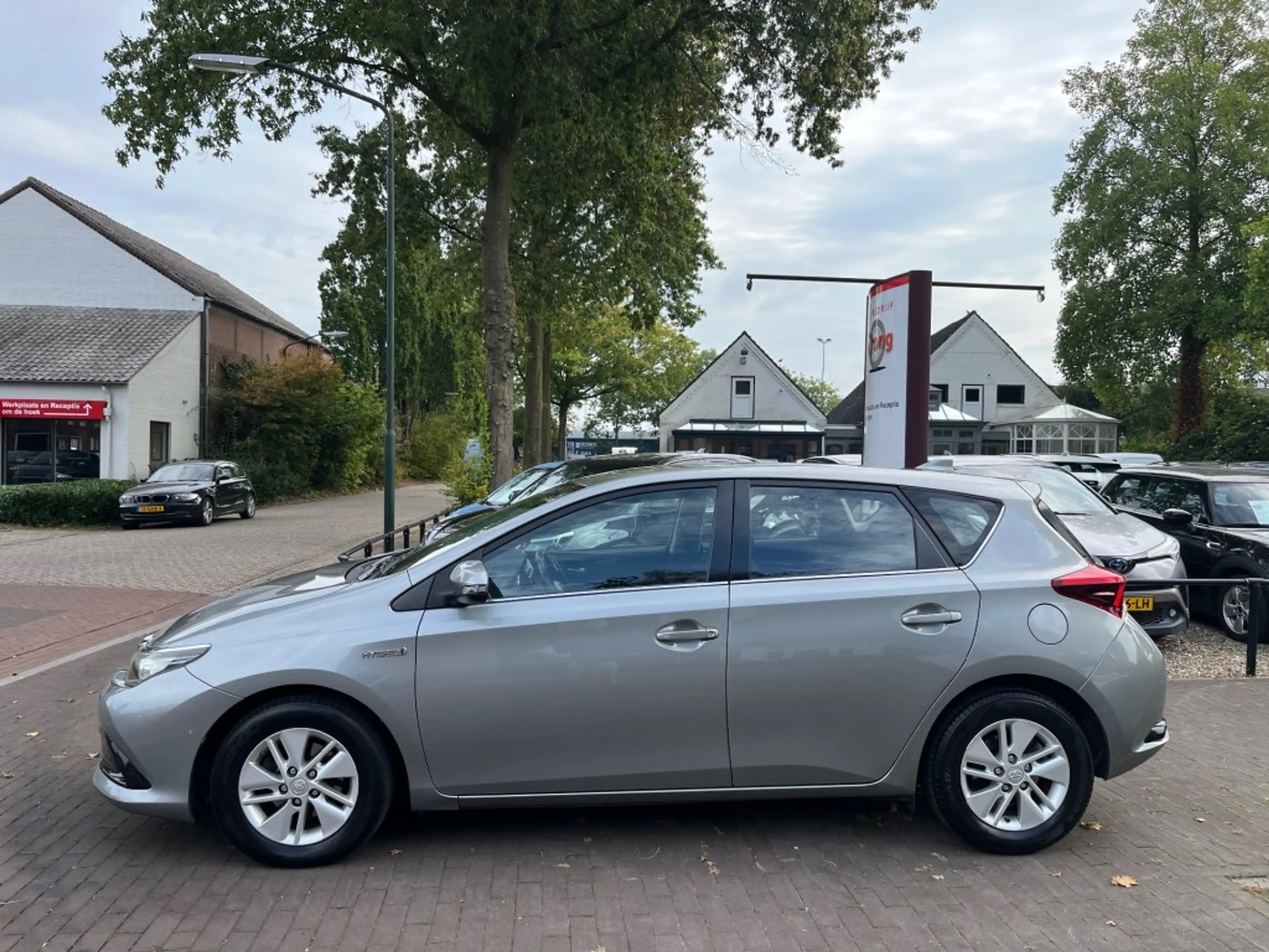 Toyota Auris 1.8 HYBRID AUTOMAAT / NAVI / CAMERA / DAB / CRUISE — photo 3