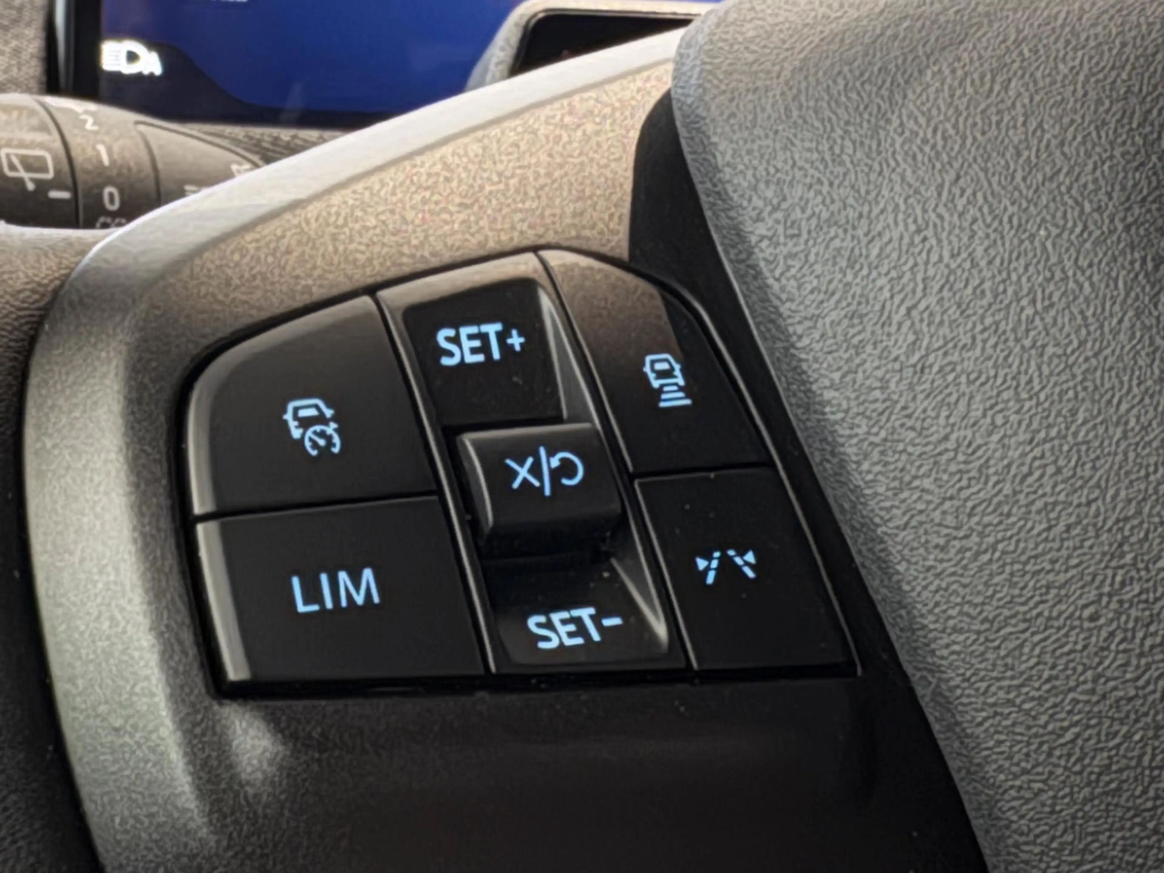 Ford Mustang Mach-E Extended Premium RWD 88 kWh — photo 13