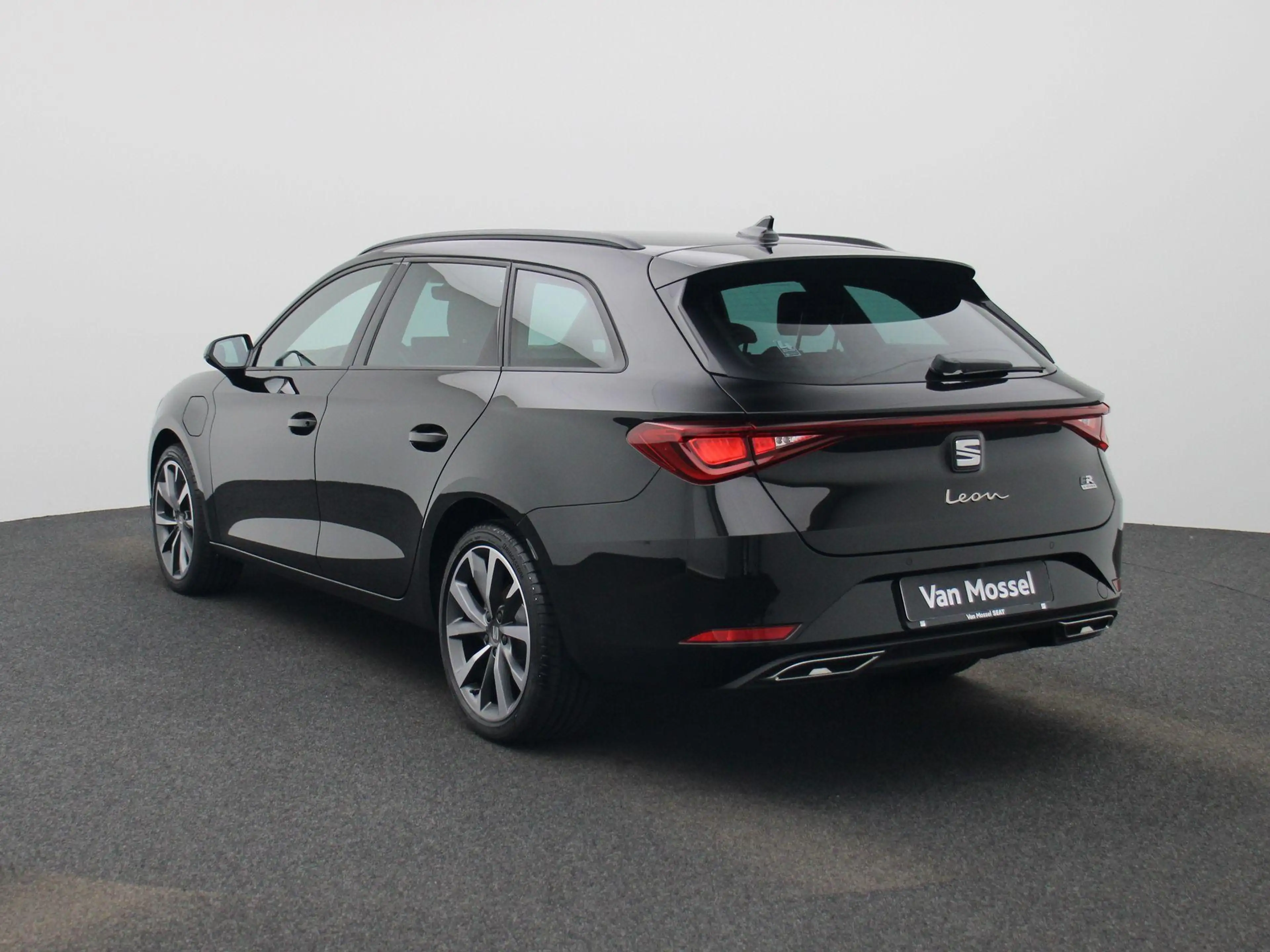 SEAT Leon e-Hybrid Sportstourer 1.5 TSI FR Business 204 PK | Automaat — photo 2