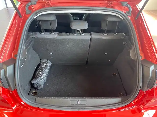 Peugeot 208 view 9