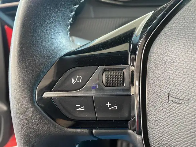 Peugeot 208 view 13