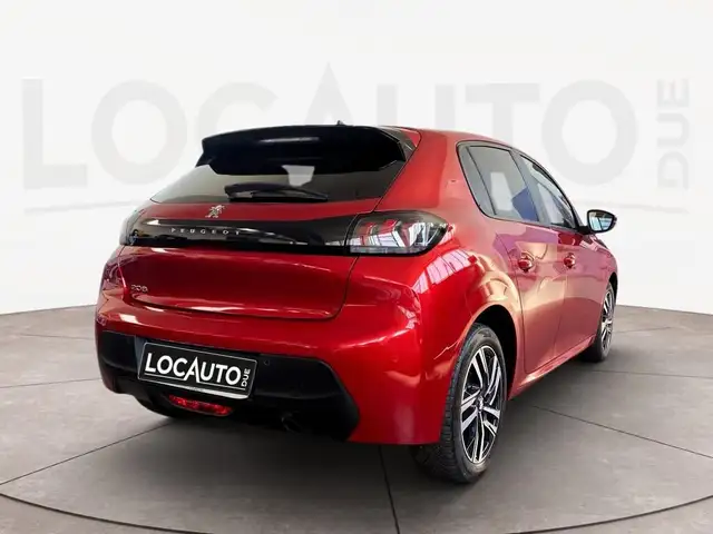 Peugeot 208 view 4