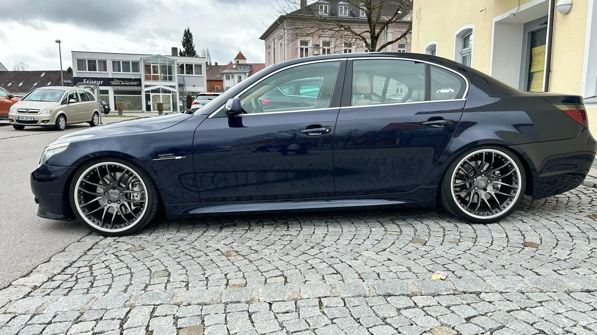 BMW 545 i. V8- M-Paket.21.Zoll . .Gewinde Fahrwerk-Leder Modrá - 1