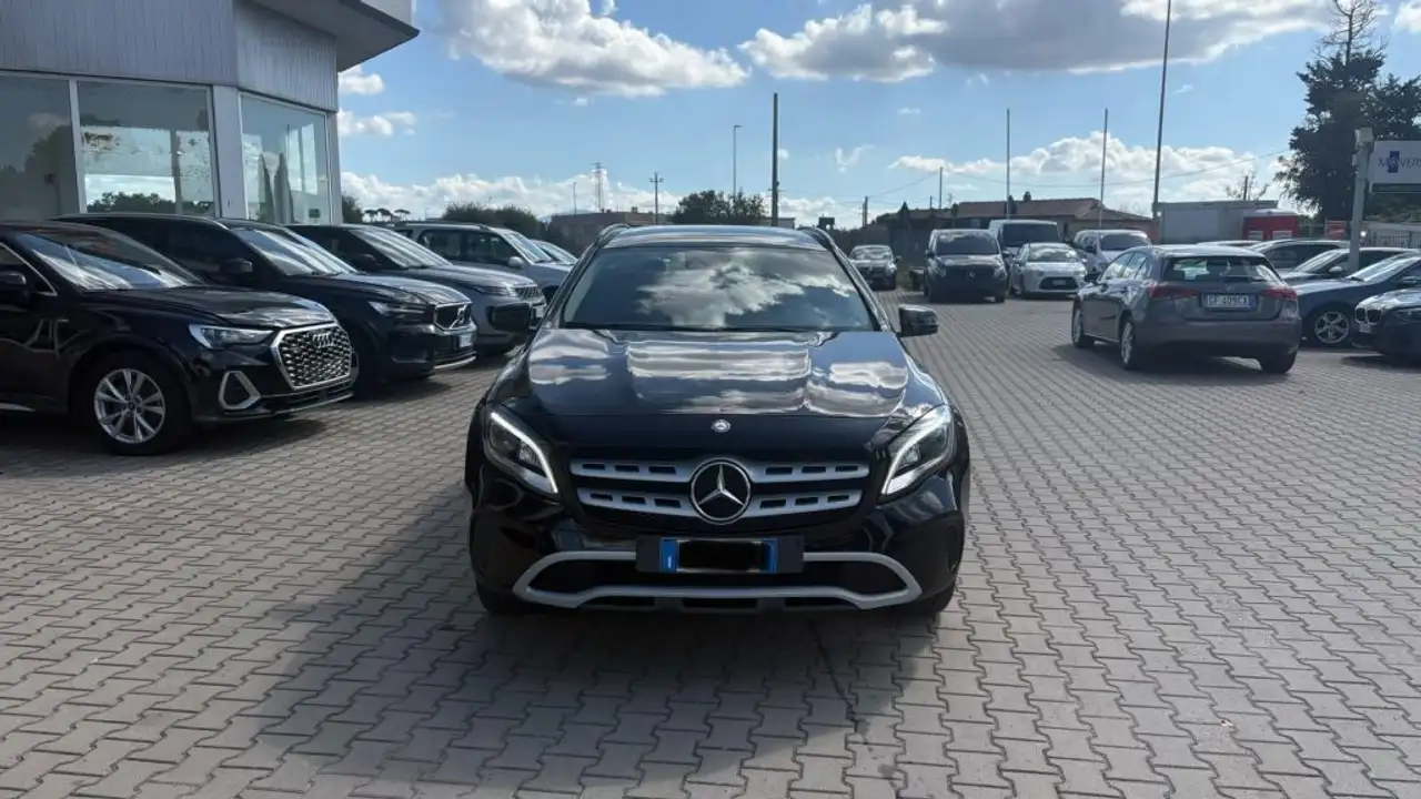 Mercedes-Benz GLA 200
