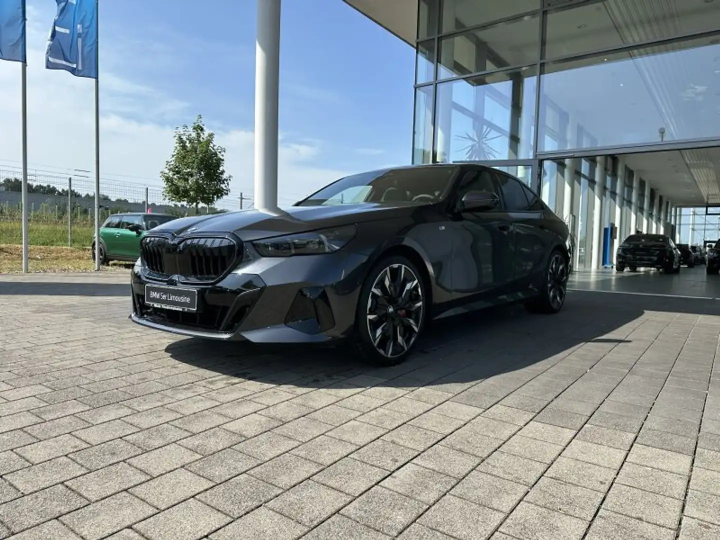 BMW 540 d xDrive Limousine M Sportpaket Grau - 2