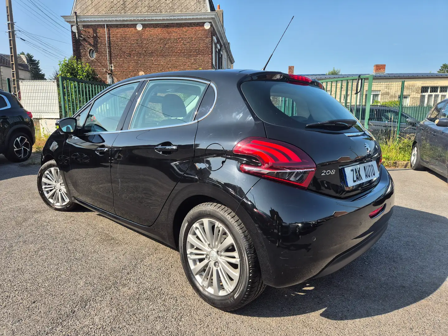 Peugeot 208 208 1.2 PureTech 82ch BVM5 Allure Noir - 2