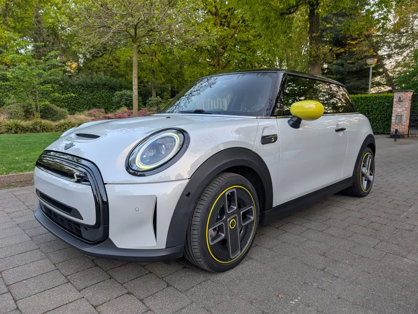 MINI Cooper SE Facelift - Electric Trim - full option Stříbrná - 1