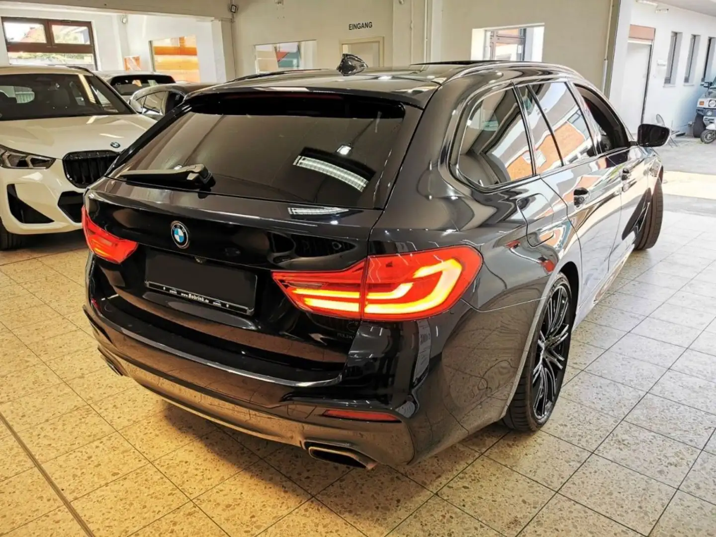 BMW 530 BMW 530d 265Ch M-Sport Pano Caméra Alarme / 01 Noir - 2