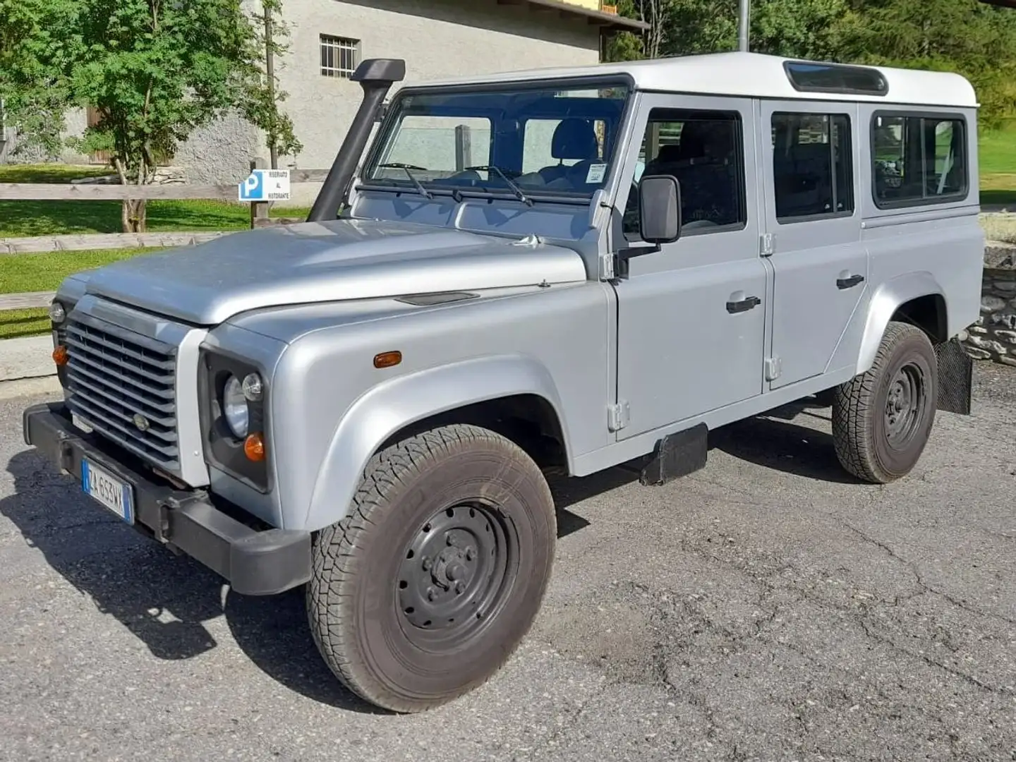 Land Rover Defender 110 2.4 td S SW Argento - 1