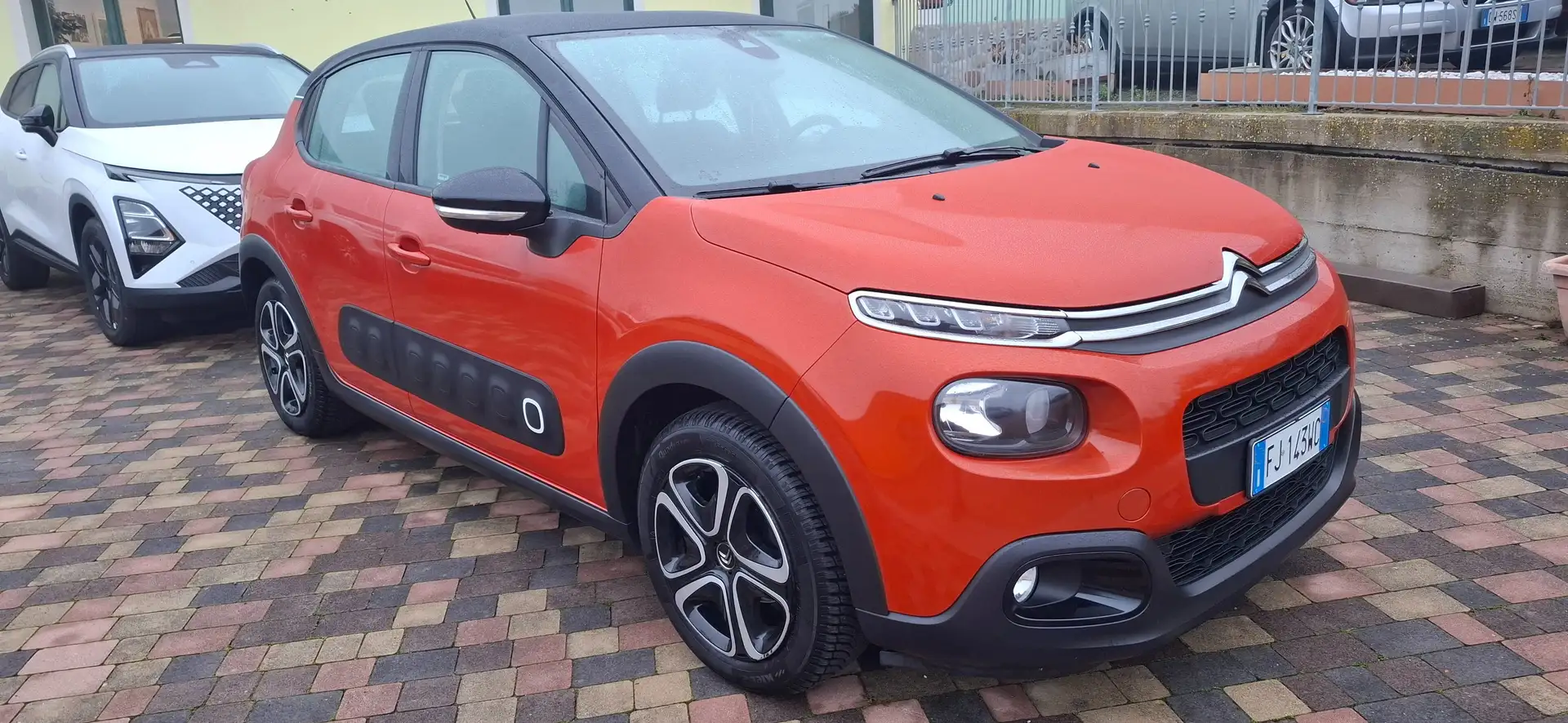 Citroen C3 C3 III 2017 1.6 bluehdi Shine s bicolore Orange - 1