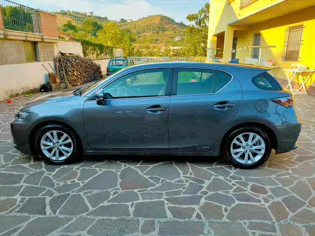 Lexus CT 200h