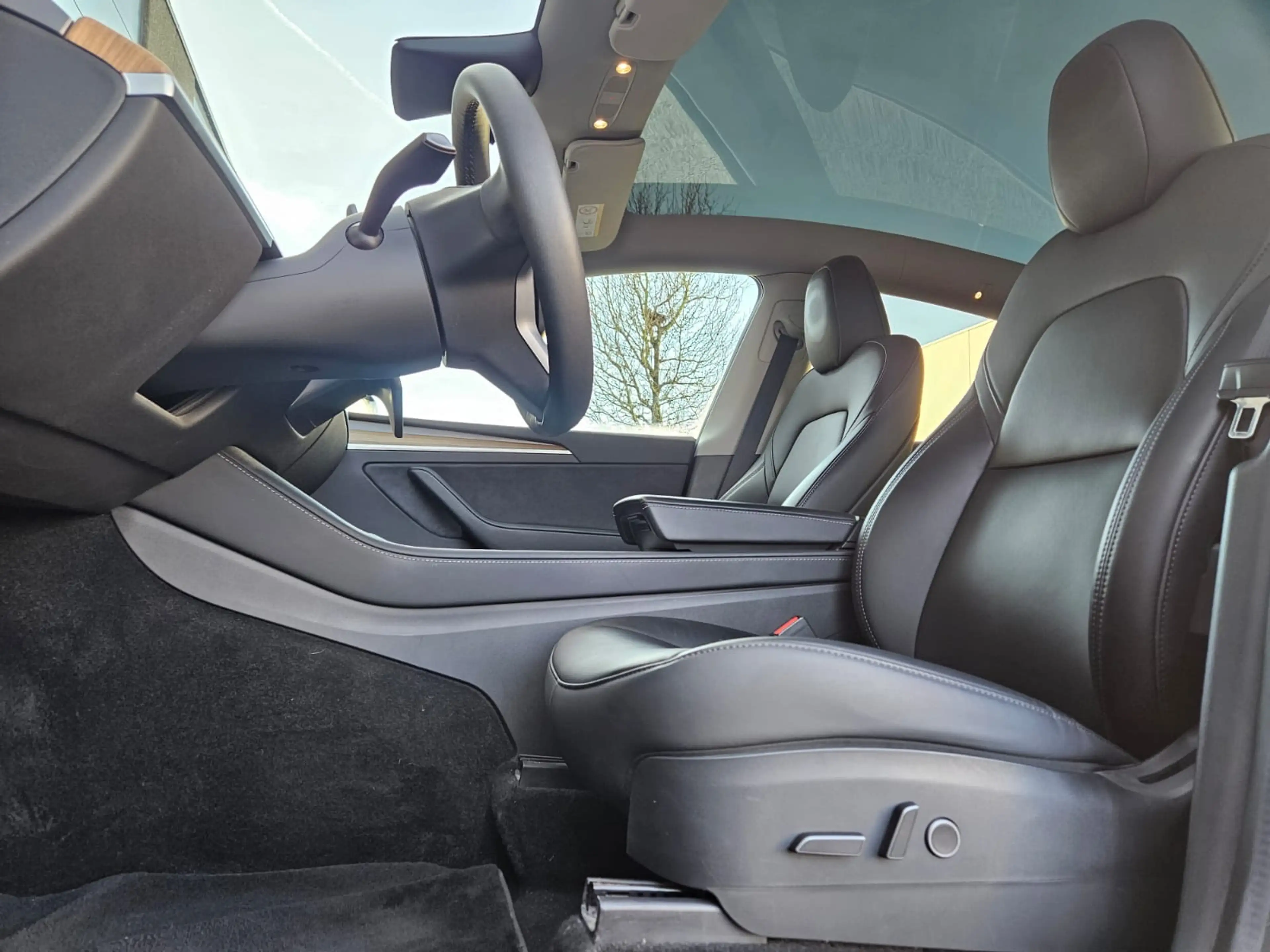 Tesla Model Y *** Long Range - 1 Owner - 514 Hp - BTW/TVA *** — photo 10