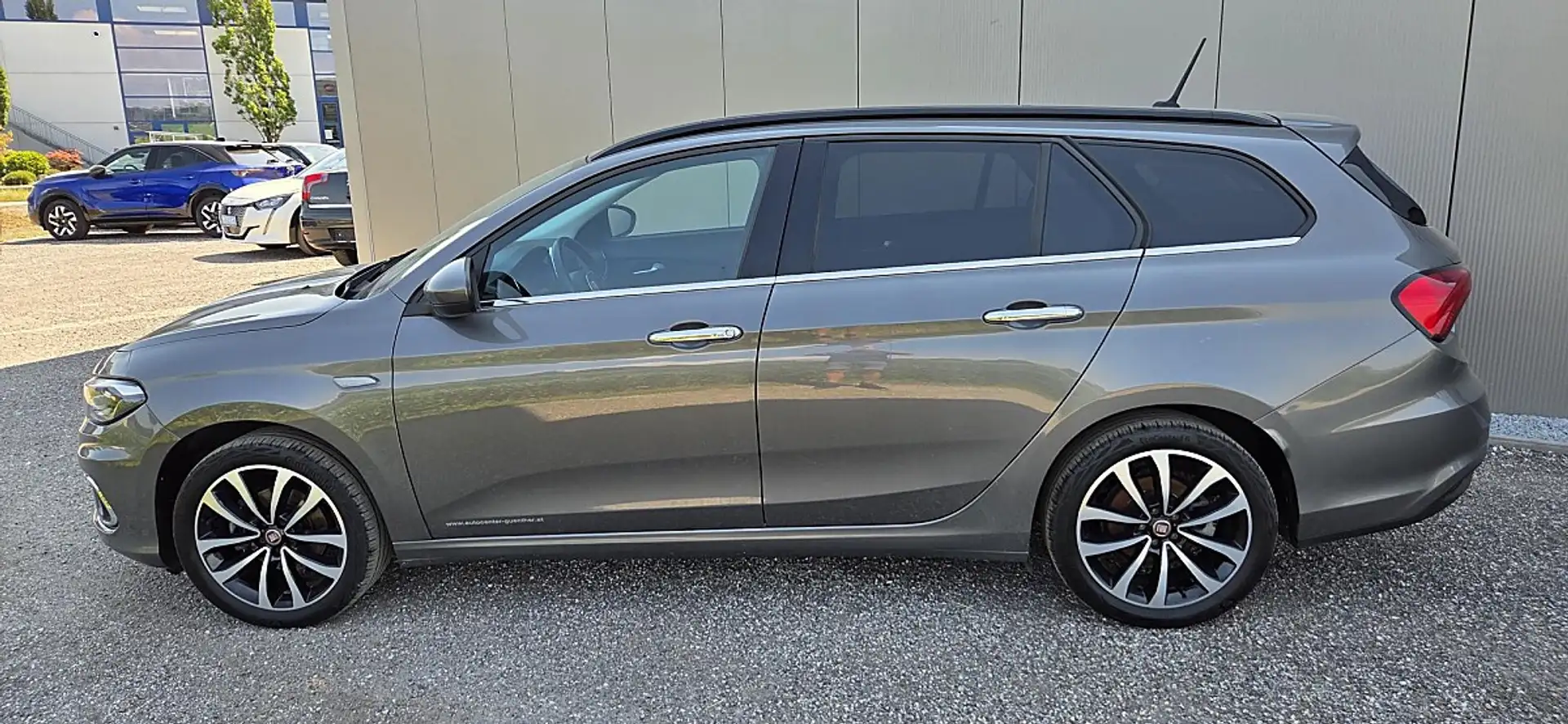 Fiat Tipo 1.4 T-Jet Lounge Grau - 2