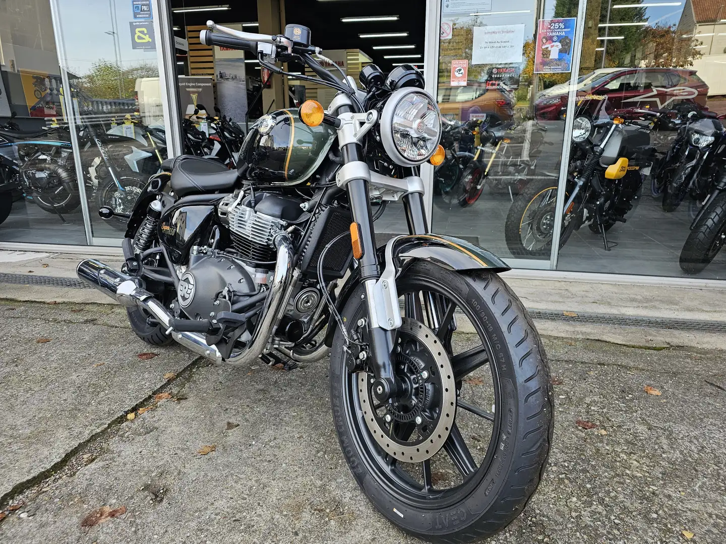 Royal Enfield Super Meteor 650 Vert - 2