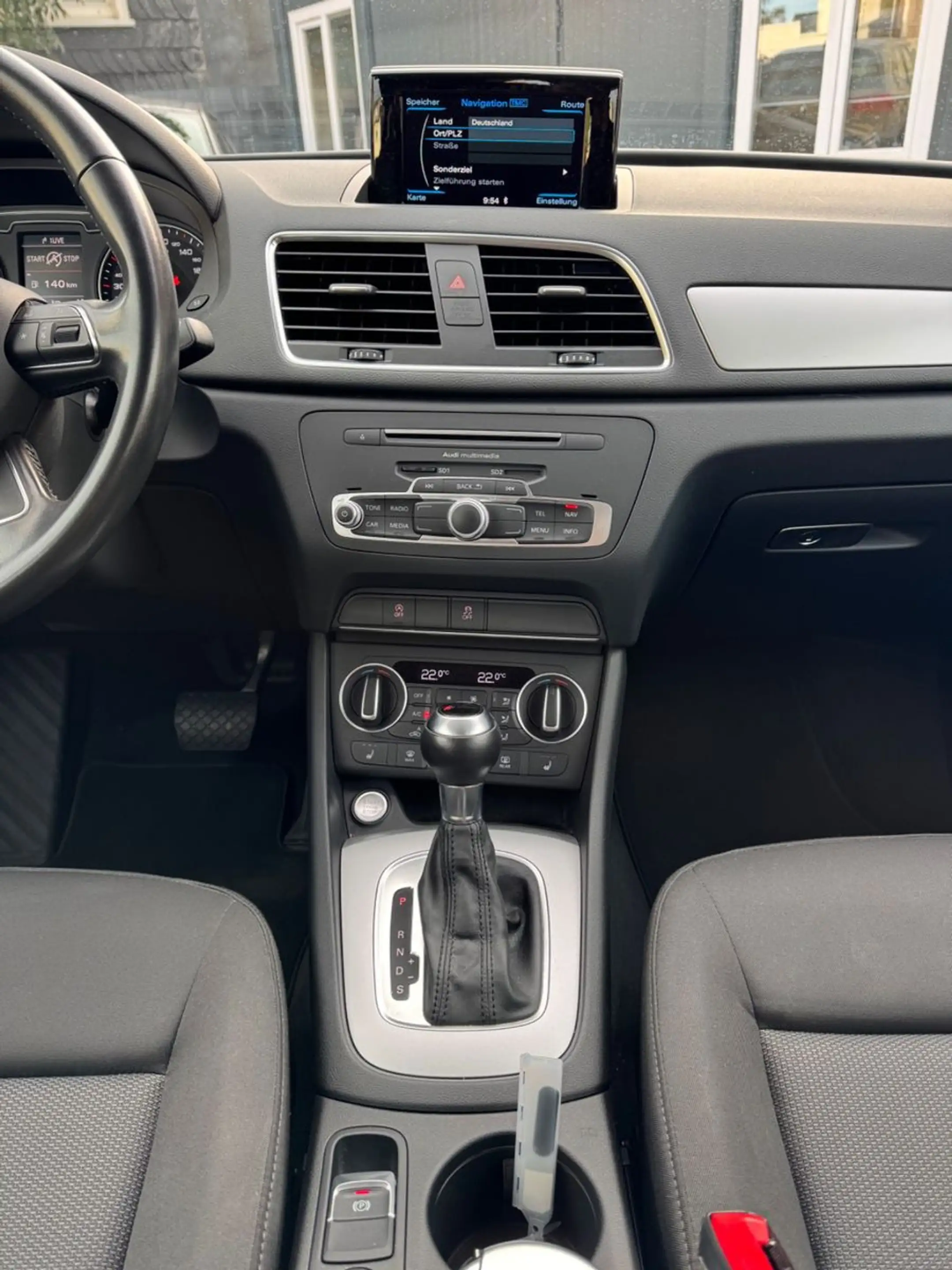 Audi Q3 Sport 1.4 TFSI  AUT+ALU+NAV+PDC+LED+SHZ+ALLW+ — photo 12