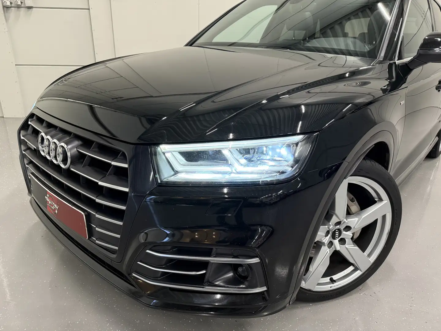 Audi Q5 55 TFSI e quattro Competition PANO/LUCHTVERING/TRE Zwart - 2