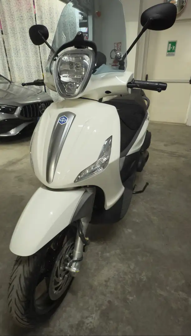 Piaggio Beverly 350 Sport Touring i.e. ABS - 1