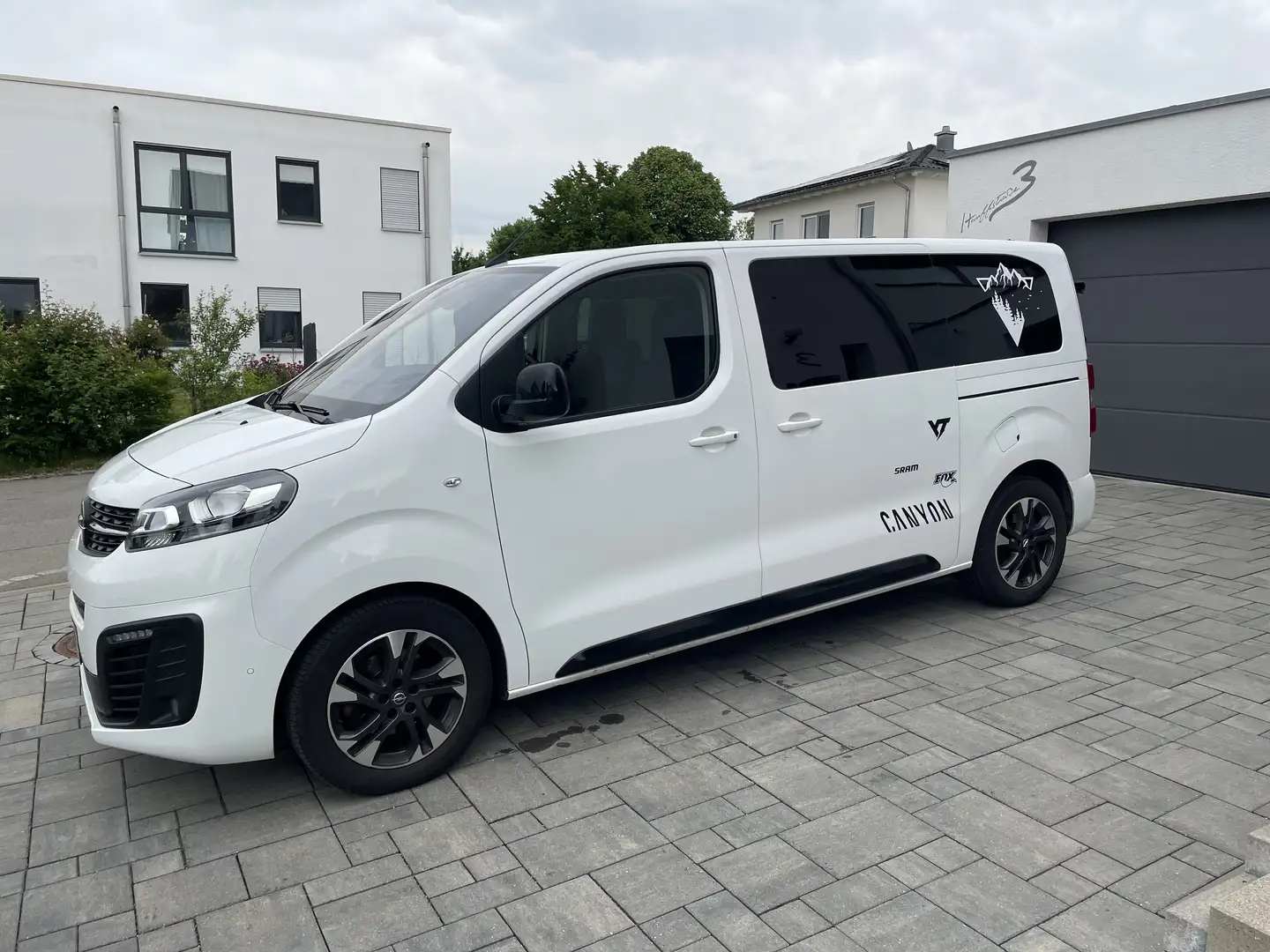 Opel Zafira Life 2.0 D M Aut. Edition - 2