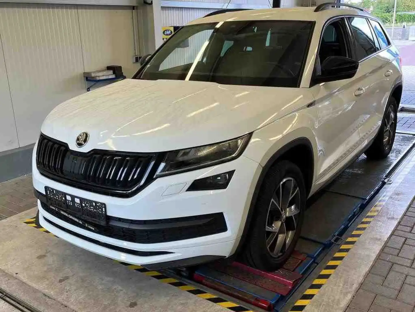Skoda Kodiaq 2.0 TDI 4x4 Sportline *LED*KAMERA*NAVI*STANDH* Blanc - 2
