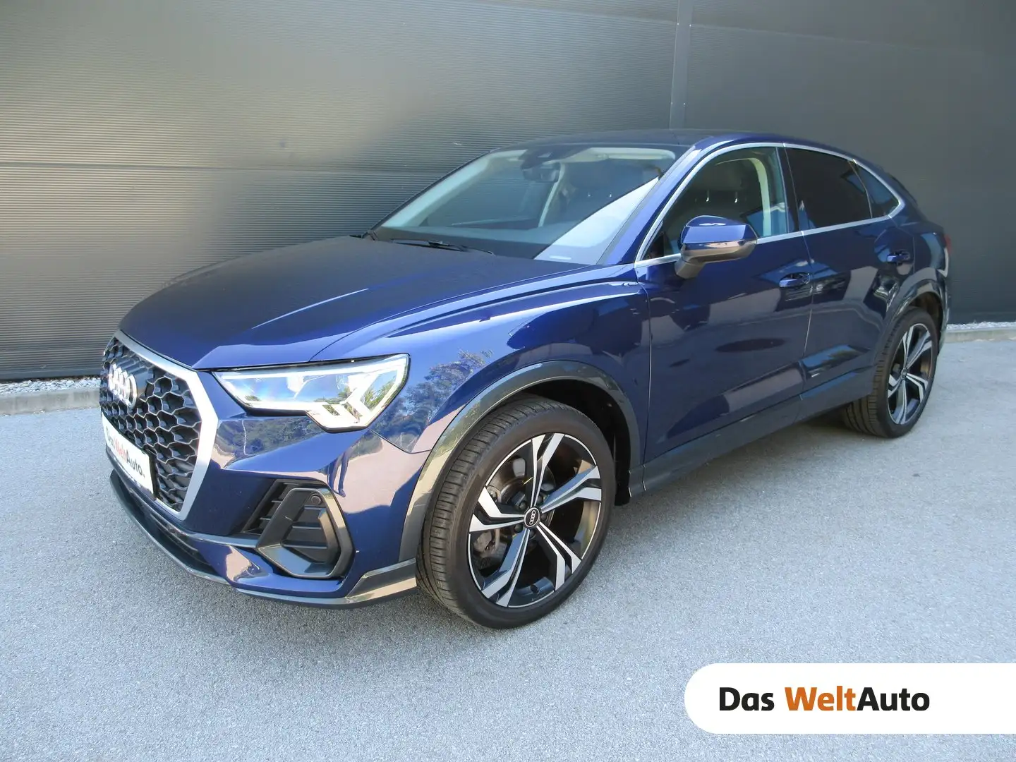 Audi Q3 40 TDI quattro Blau - 1