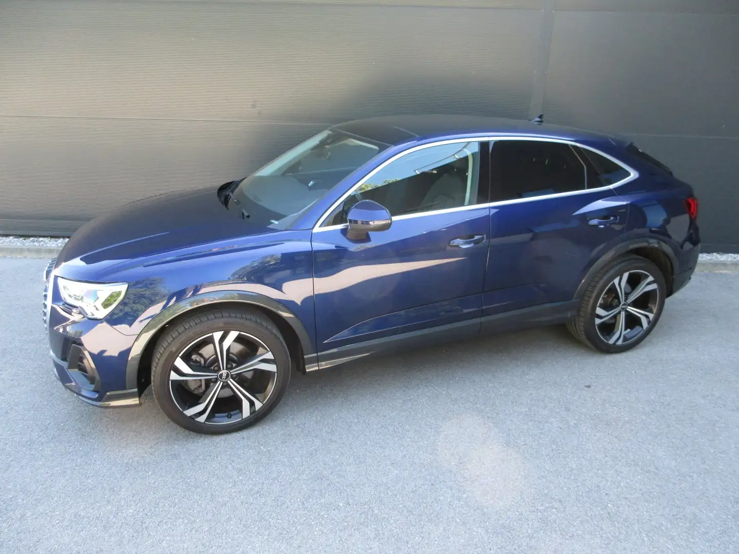 Audi Q3 40 TDI quattro Blau - 2