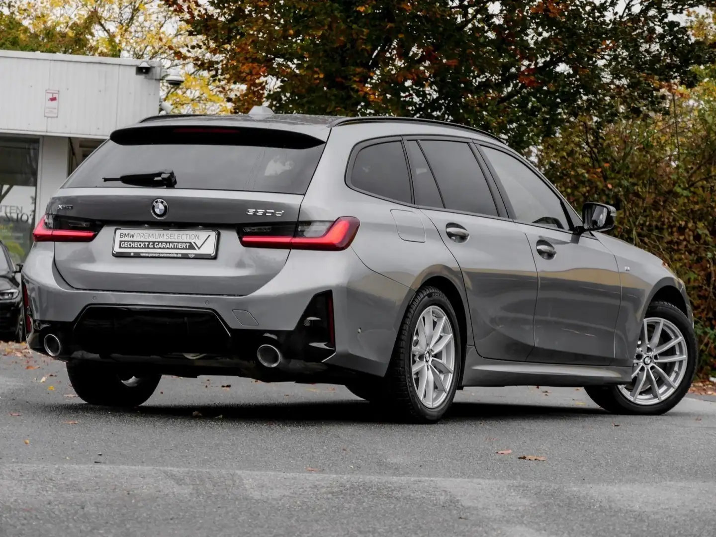 BMW 330 d xDrive Touring M SPORT AHK SHADOW Grau - 2