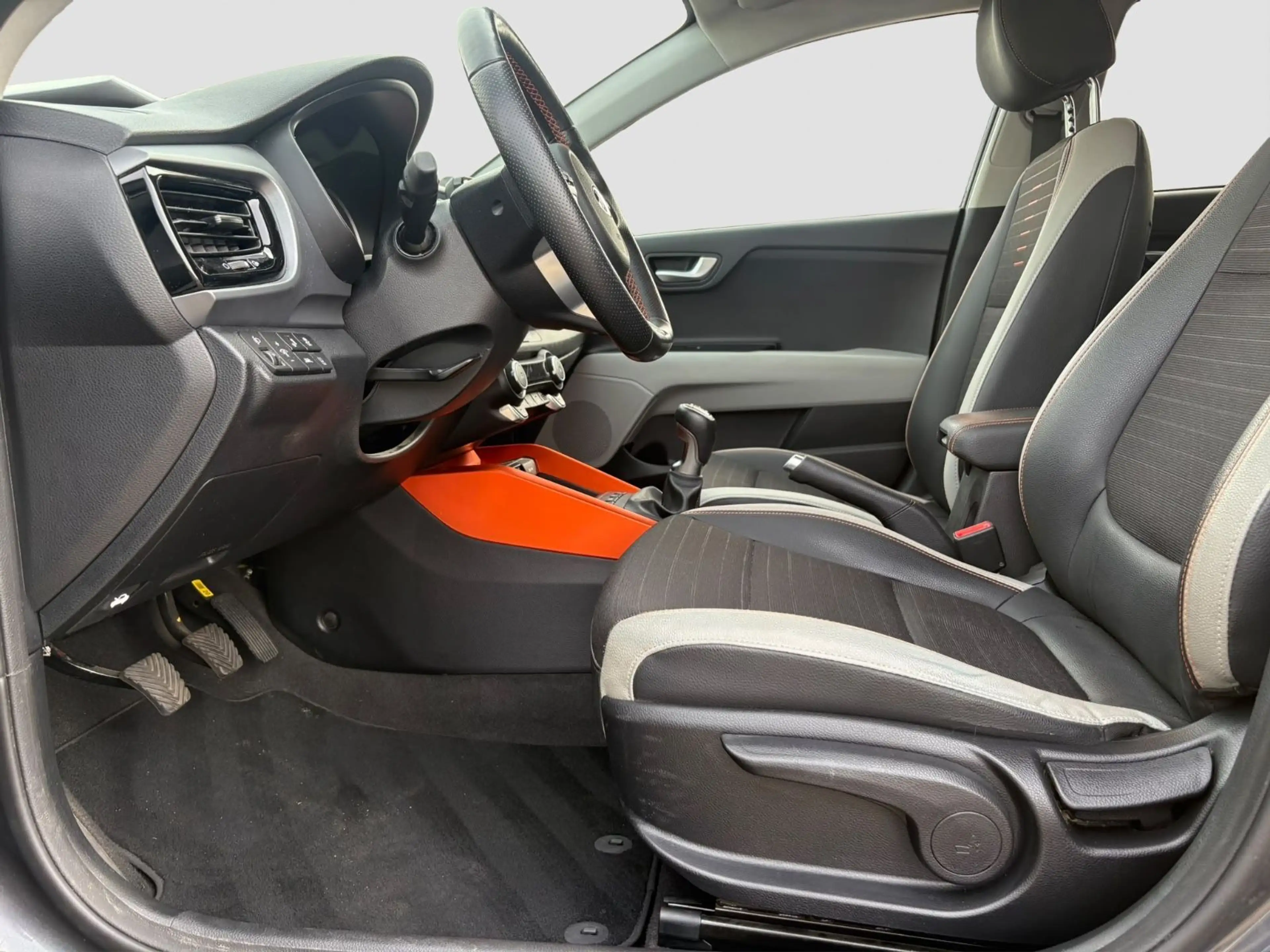 Kia Stonic Spirit/1.Hand/Scheckheft/Kamera/Navi — photo 11