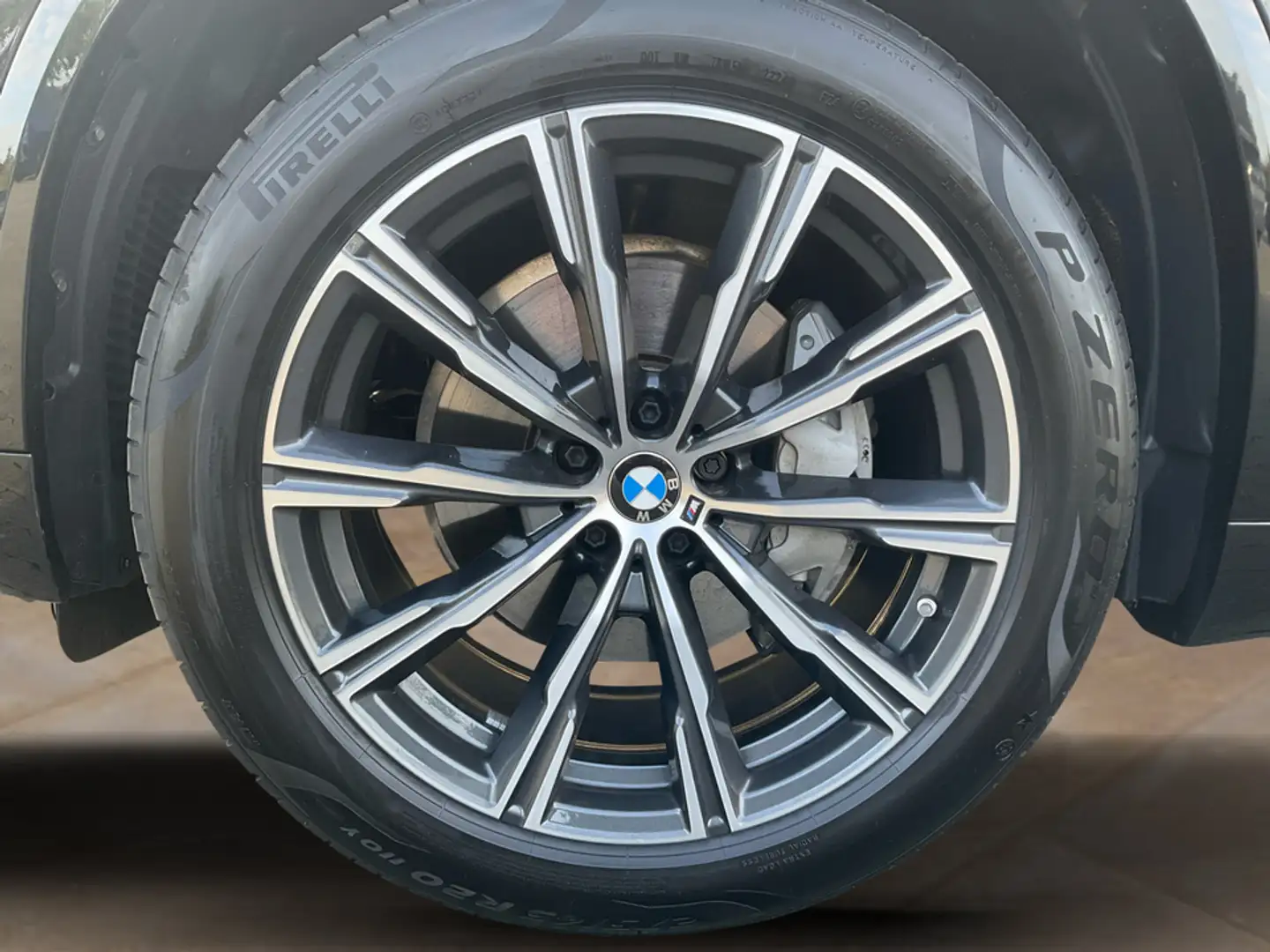 BMW X5 xDrive30d M Sport / NP= 99.920,- / AHK / Schwarz - 2