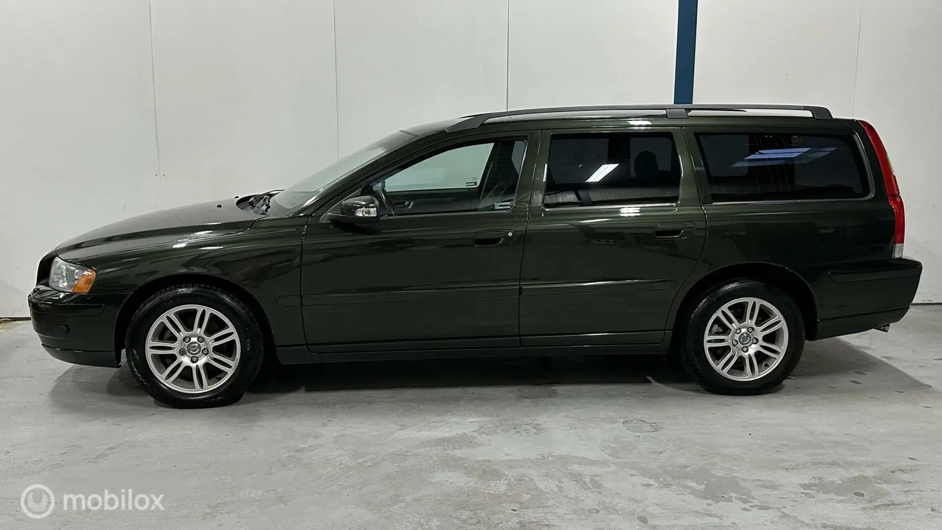 Volvo V70 2.4 Bifuel Edition YOUNGTIMER Groen - 2