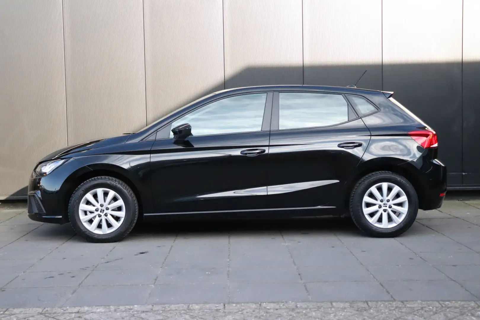 SEAT Ibiza 1.0 EcoTSI Style | PDC | APPLE CARPLAY | LMV | CRU Zwart - 2