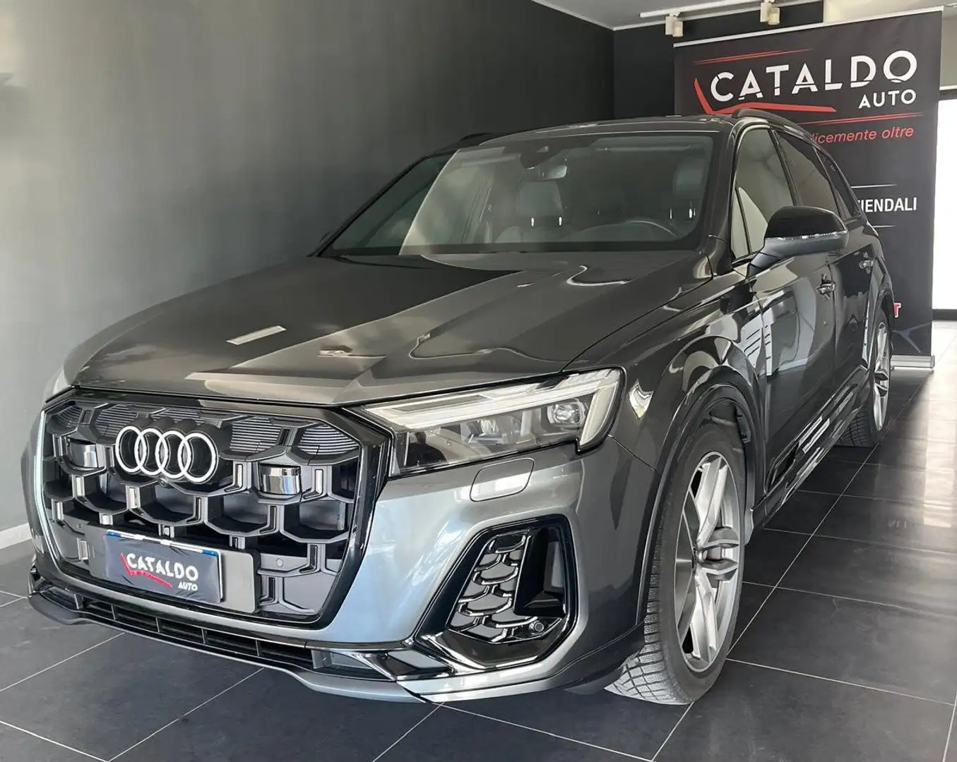 Audi Q7 Q7 II 2024 3.0 tdi mhev Sline ed qu 286cv tip 7p. Gris - 2