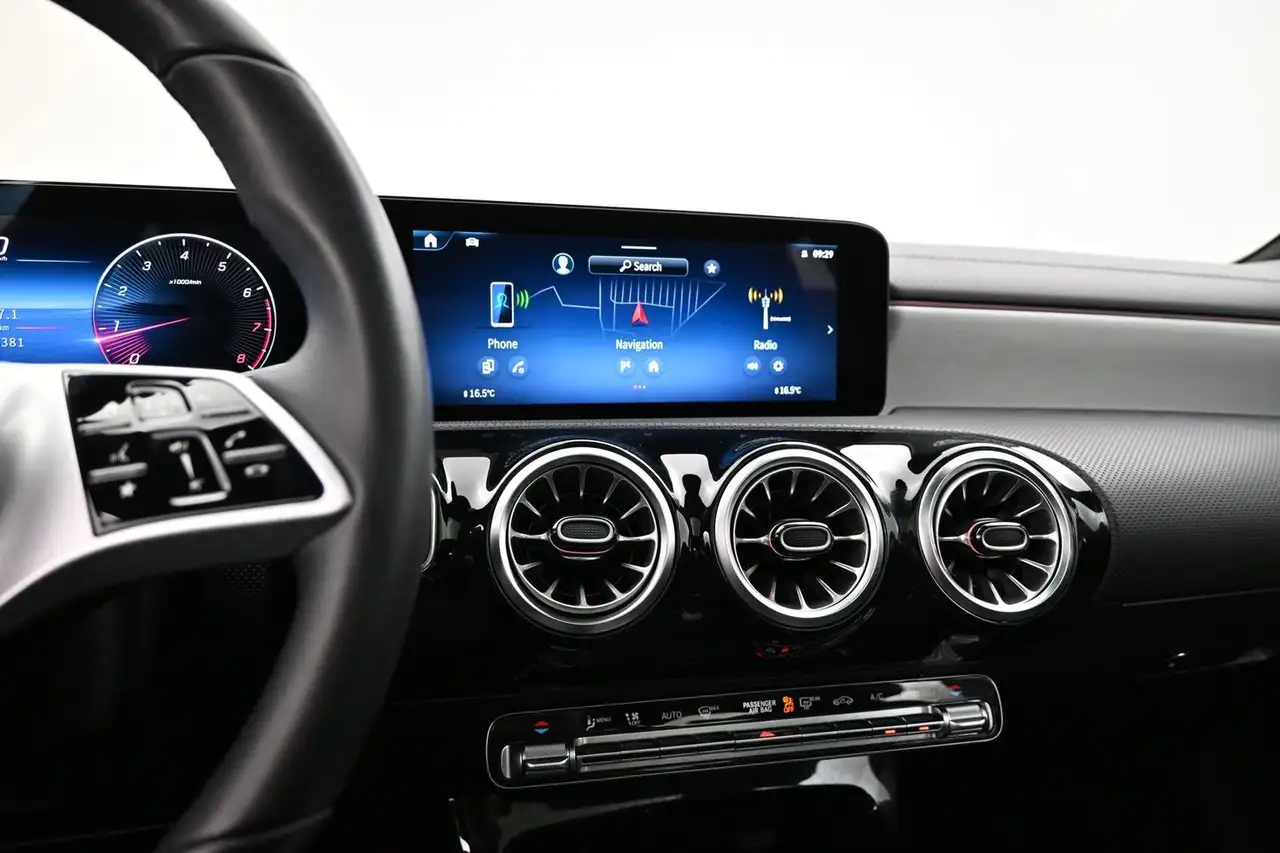 Mercedes-Benz CLA photo Mercedes-Benz CLA