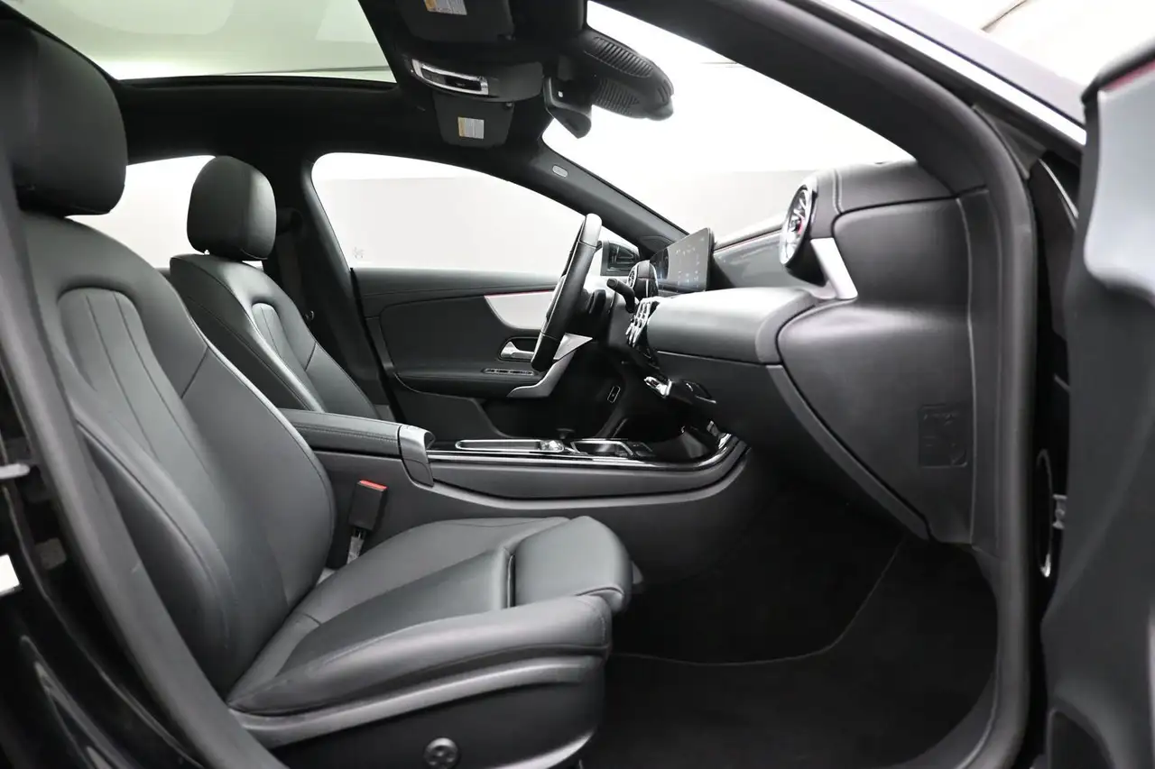 Mercedes-Benz CLA photo Mercedes-Benz CLA