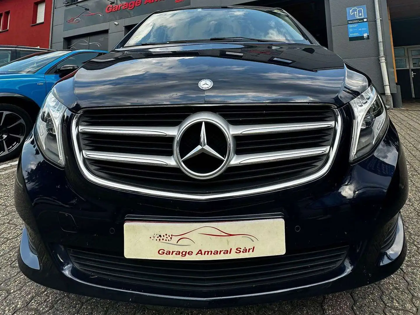 Mercedes-Benz V 220 Bleu - 1